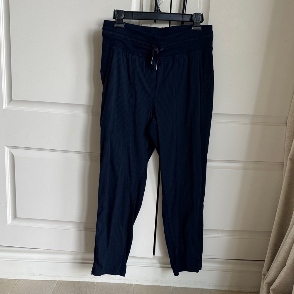 Lululemon Navy Blue Casual Nylon Pants, Size 6, 25” inseam